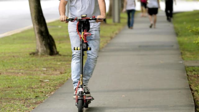 截至上月底 有3444名电板车骑士人行道违规骑行