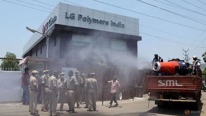 இந்தியா: LG Polymers ஆலை ரசாயனக் கசிவு - 12 பேர் கைது