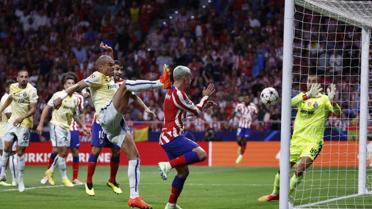 Gol terakhir Griezmann memberi Atletico kemenangan atas 10 pemain Porto