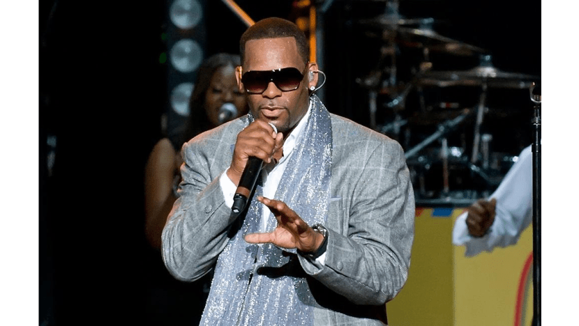 R Kelly Accused Of Bribery - 8 Days