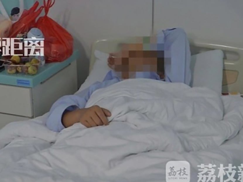 A bus driver in east China needed hospital treatment after being attacked by an angry passenger. A bus driver in east China needed hospital treatment after being attacked by an angry passenger.