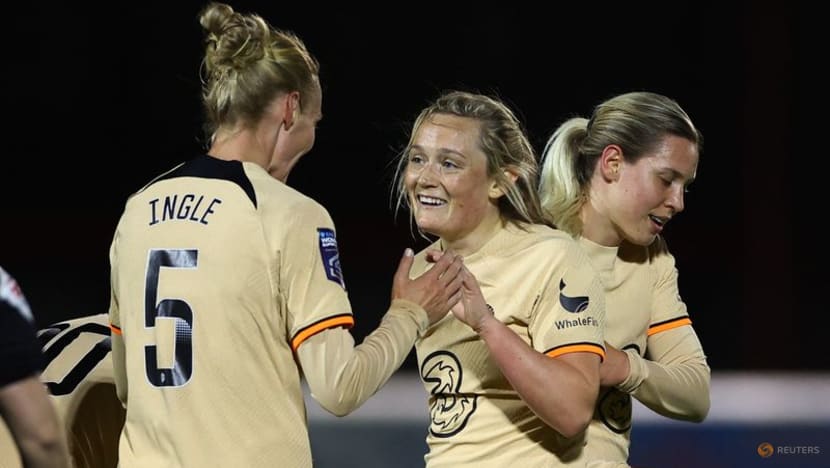 Chelsea crush West Ham to go top of Women's Super League