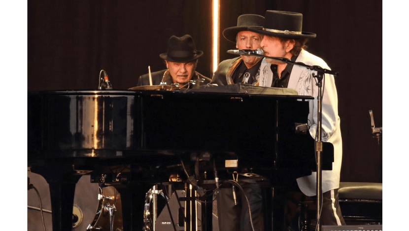 Bob Dylan and Neil Young duet for first time in over a decade