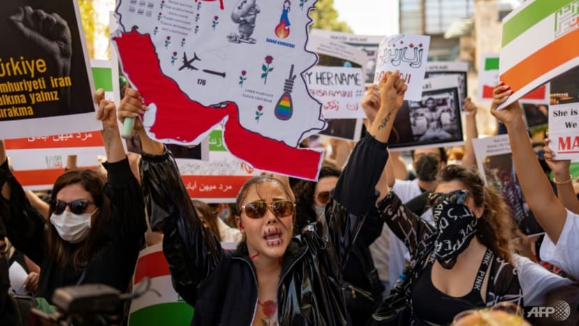 Hundreds protest in Turkey in support of Iranian women Hundreds protest in Turkey in support of Iranian women