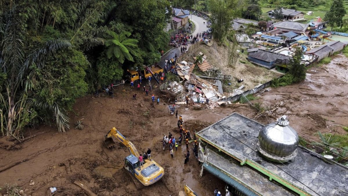 Indonesia digs out as flooding, landslide death toll hits 20 Indonesia digs out as flooding, landslide death toll hits 20