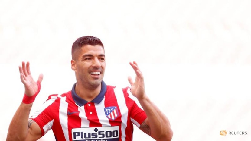Soccer-Barca, Real pay the price for transfer gaffes as Suarez, Llorente lead Atletico to title Soccer-Barca, Real pay the price for transfer gaffes as Suarez, Llorente lead Atletico to title