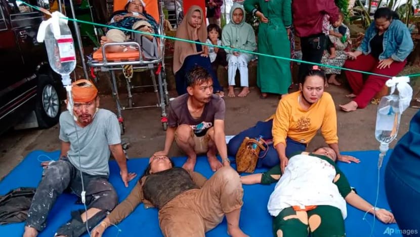46 maut dalam gempa bumi Indonesia, kata Pegawai Pemerintah 