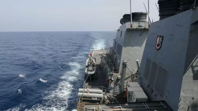 美国军舰穿越台海 大陆军方全程跟监