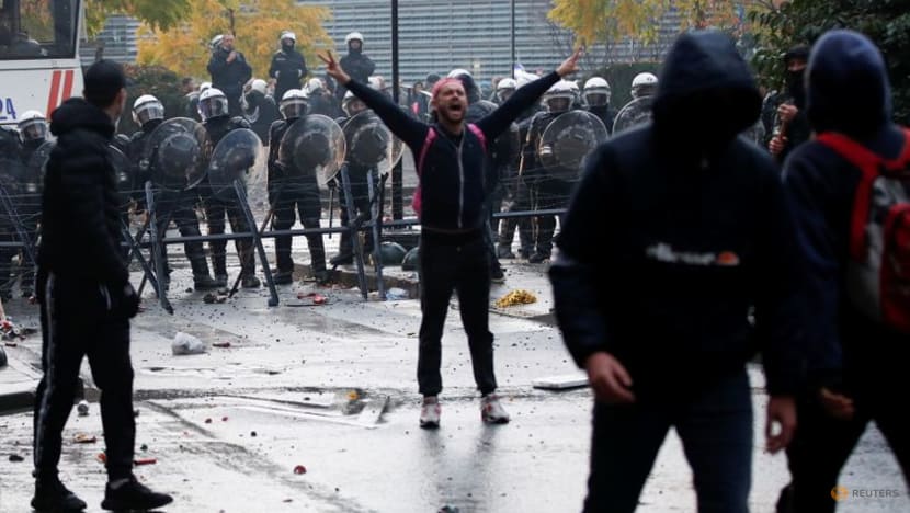 Clashes break out in Brussels in protests over COVID-19 restrictions Clashes break out in Brussels in protests over COVID-19 restrictions