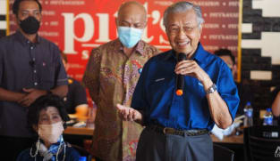 Mahathir gelar Zahir 'pembohong tegar' kerana pertikai status kaumnya, tuntut mohon maaf