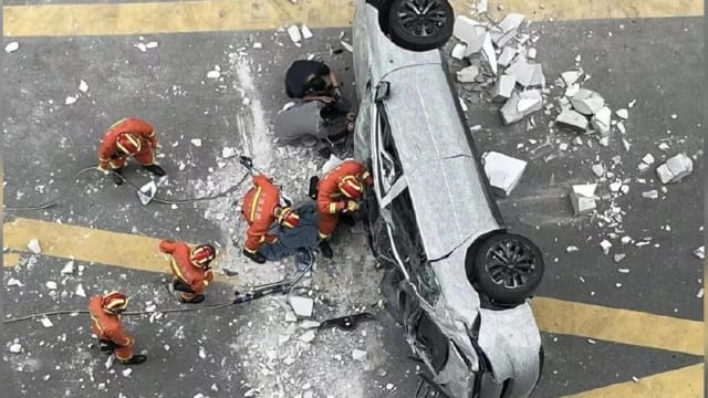 蔚来电动车三楼飞坠 两名试车员受困身亡