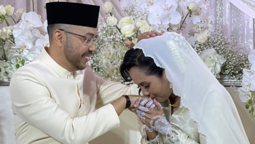 Vanidah Imran selamat bernikah dengan pesilat negara M'sia Vanidah Imran selamat bernikah dengan pesilat negara M'sia