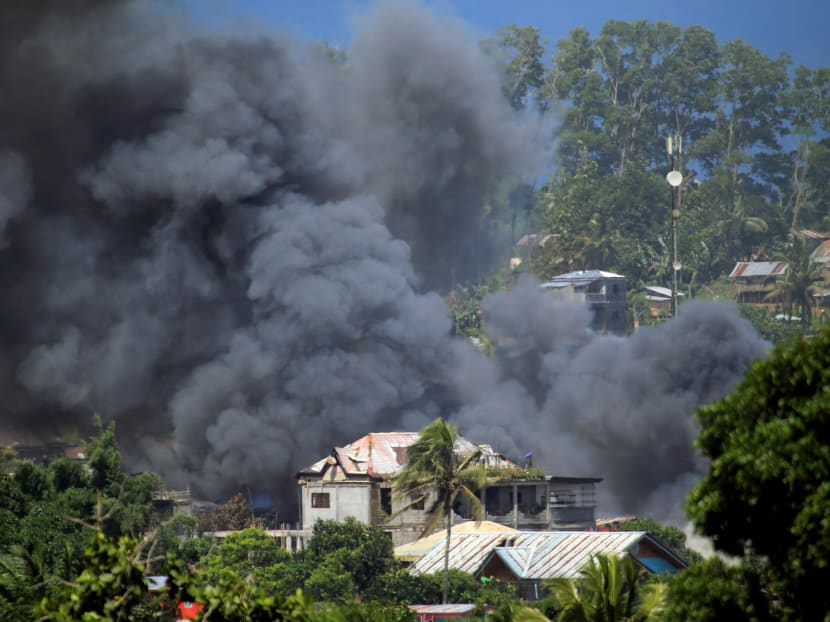 Black smoke comes from a burning building after the government troops' continuous assault with insurgents from the so-called Maute group, who has taken over large parts of the Marawi City, Philippines June 9, 2017.  Photo: Reuters