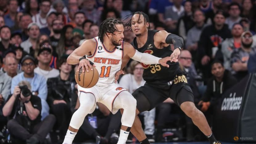 NBA roundup: Warriors survive late gaffe, tie series with Kings