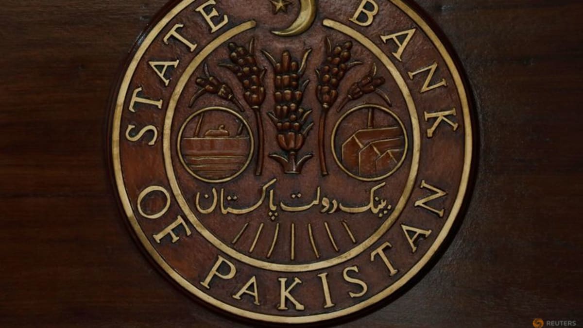 Bank sentral Pakistan melihat suku bunga utama dinaikkan ke rekor 22% seiring dengan penurunan inflasi