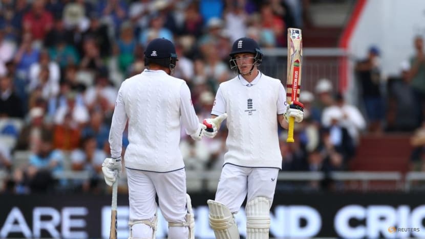 Stokes and Brook help England stretch lead over Australia