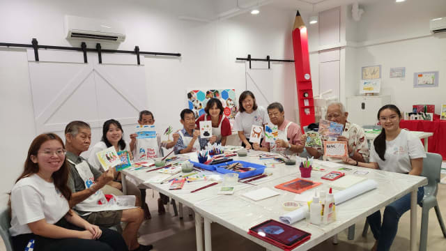 慈善组织“红铅笔”通过艺术治疗 助乐龄人士保持身心健康
