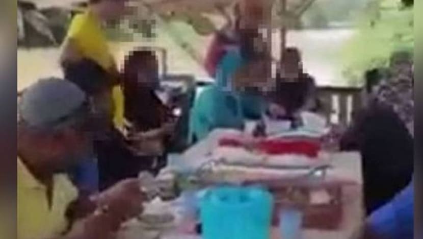 Polis cari 12 individu langgar SOP makan durian berkumpulan di Johor