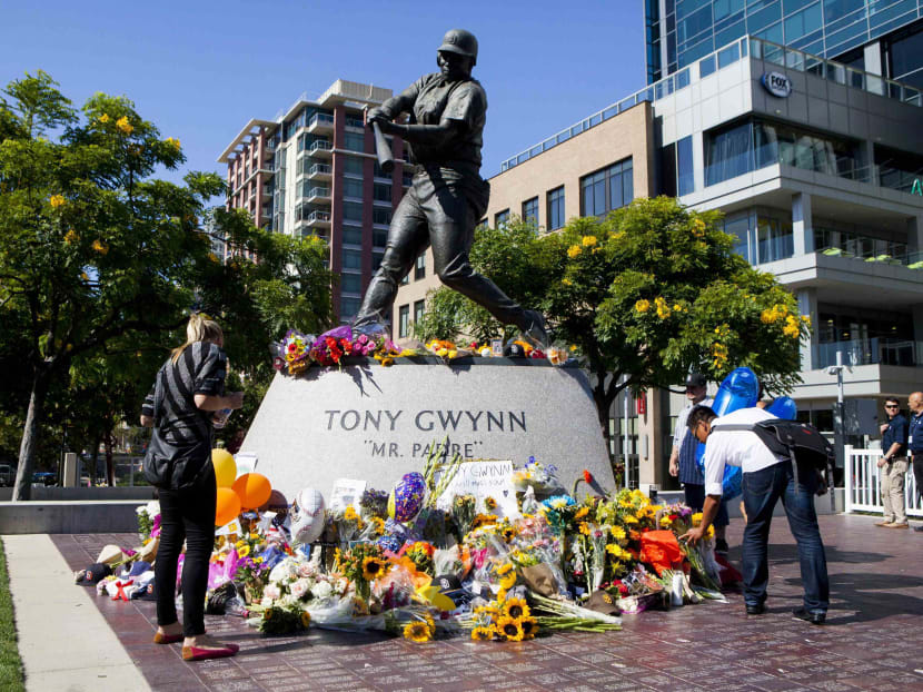 Tony Gwynn, sweet-swinging 'Mr. Padre,' dies at 54