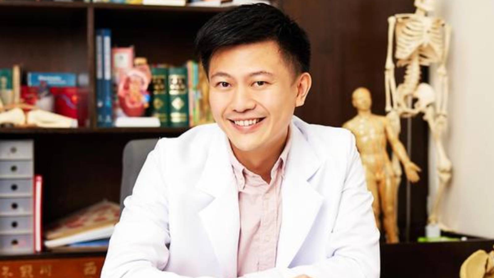 Pornsak AKA Dr Porn is Now A Full-Time TCM Physician; Helped A Fellow Celeb With His Hair Loss Problems Pornsak AKA Dr Porn is Now A Full-Time TCM Physician; Helped A Fellow Celeb With His Hair Loss Problems