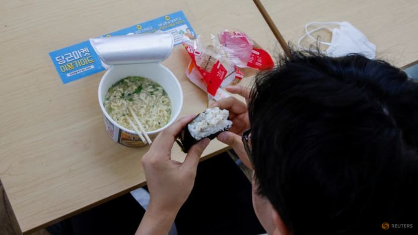 South Korean office workers hit convenience stores as 'lunch-flation' bites South Korean office workers hit convenience stores as 'lunch-flation' bites