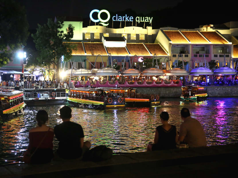 Clarke Quay’s image as a nightlife destination in Singapore was cemented following the completion of this exercise in 2006, which saw tenants moving into five blocks of restored 19th century shophouses and warehouses.