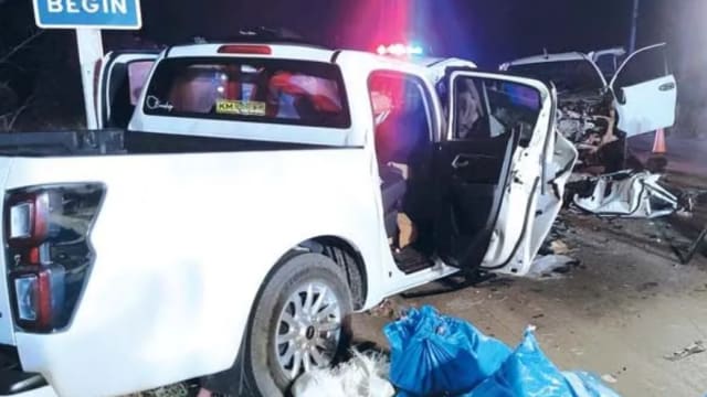 泰国皮卡车相撞致三死 车内藏百万粒冰毒