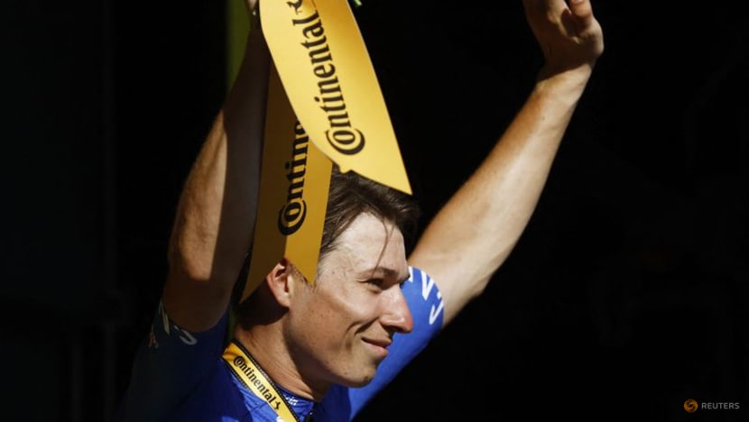 Philipsen wins Tour de France stage 15 as Vingegaard hits the deck Philipsen wins Tour de France stage 15 as Vingegaard hits the deck