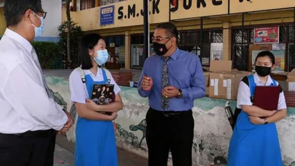 Kelompok COVID-19 di sekolah Malaysia naik mendadak disebabkan ketidakpatuhan SOP 