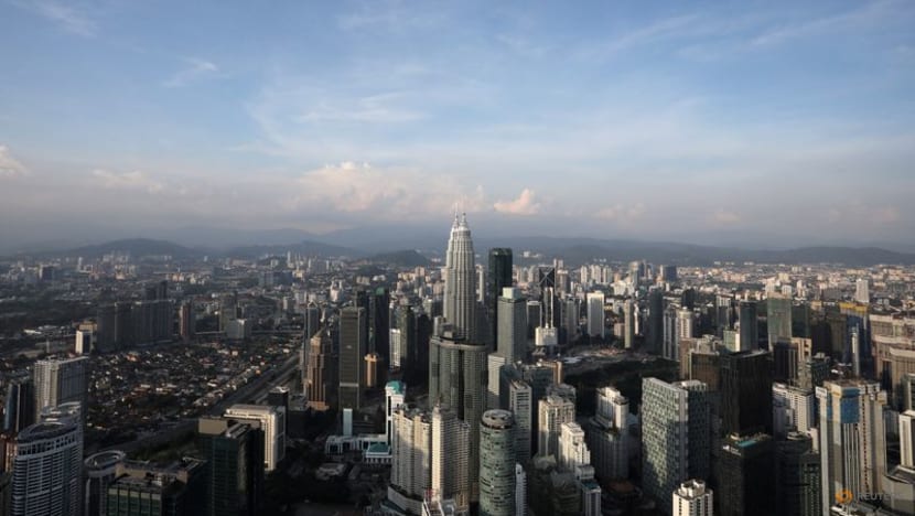 Exclusive-Malaysia's Hong Leong Bank chairman weighs options for stake in bank - sources Exclusive-Malaysia's Hong Leong Bank chairman weighs options for stake in bank - sources