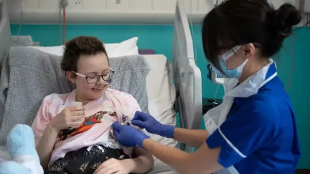 英国开创新治疗方法 治愈13岁白血病少女 