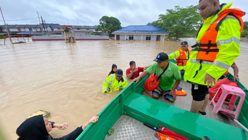 Rivers exceed dangerous levels in several Malaysian states; Johor flood kills one