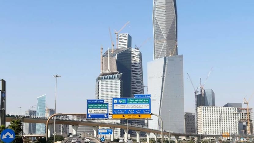 International companies without headquarters in Saudi 'will have to make a choice' to land government contracts in 2024: finance minister International companies without headquarters in Saudi 'will have to make a choice' to land government contracts in 2024: finance minister