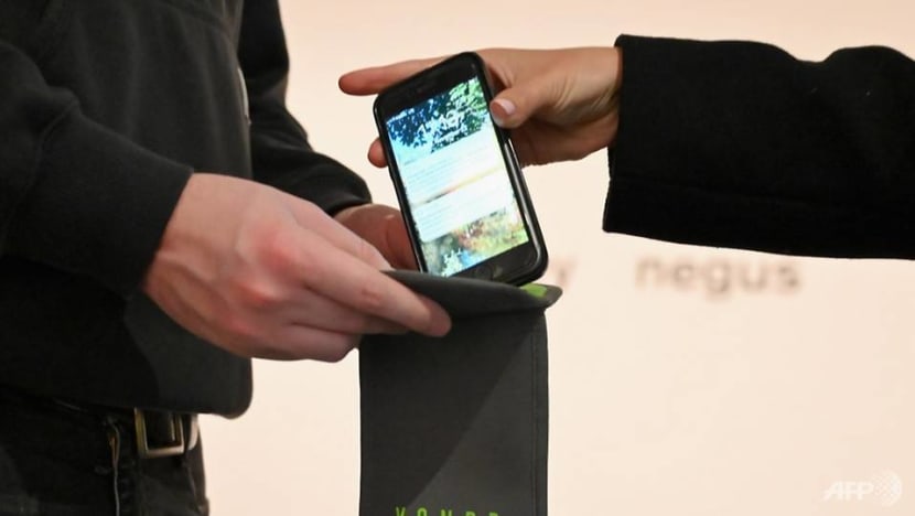 Turn off, tune in: Theater, concert fans forced to go phone-free Turn off, tune in: Theater, concert fans forced to go phone-free