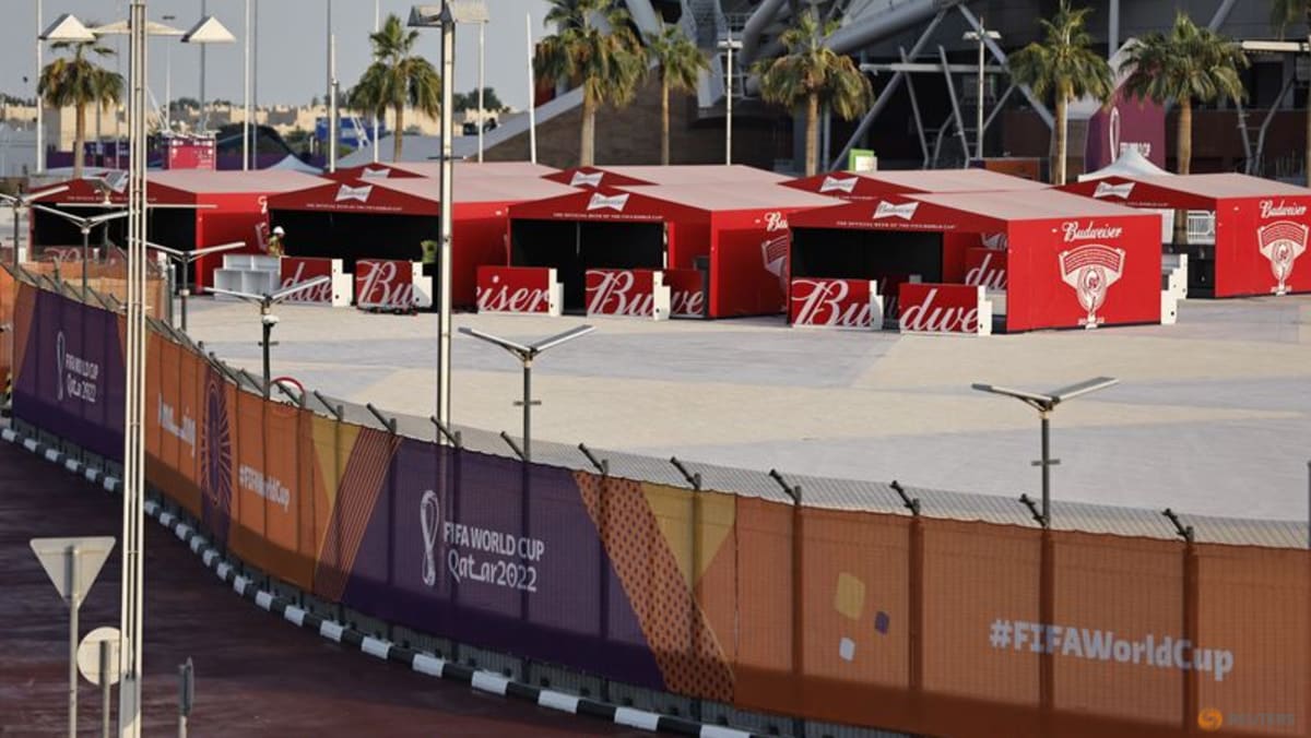 Kampanye Piala Dunia Budweiser dibatasi, bukan dihentikan, karena larangan bir di Qatar