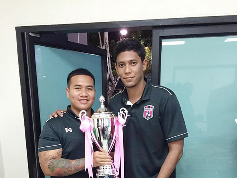 The Football Association of Singapore (FAS) is set to appoint up-and-coming coach Firdaus Kassim (right) as assistant to national head coach V Sundramoorthy. Photo: Firdaus Kassim's Facebook page