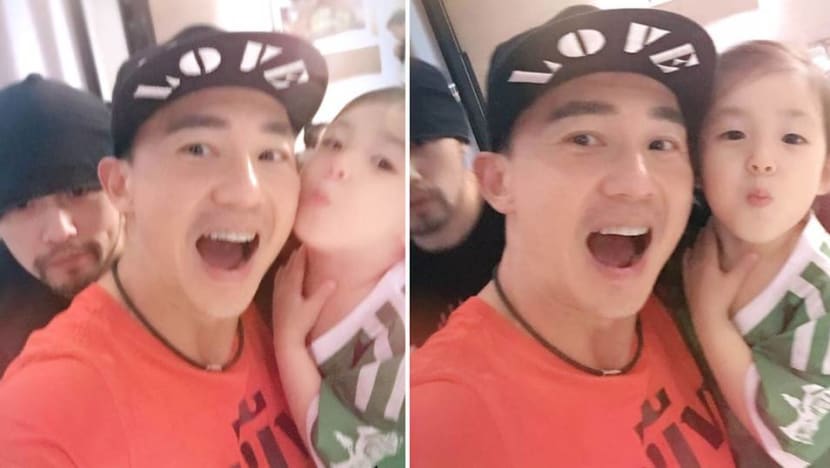 Jay Chou photobombs Will Liu’s selfie (and it backfires)