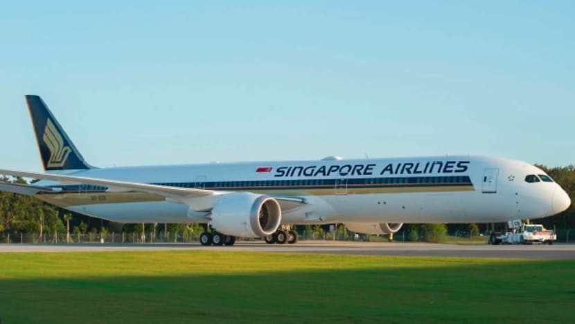 Singapore Airlines raises S$2 billion from airplane sale-and-leaseback deals