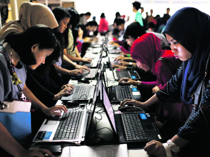 The proportion of Internet users in Indonesia, which has a population of 250 million, is expected to more than double over the next four years, said market researcher Frost & Sullivan. PHOTO: REUTERS