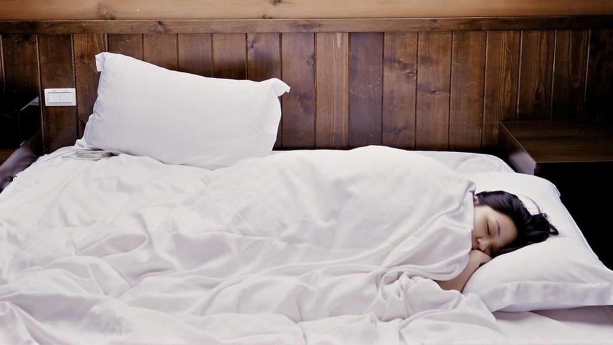 про сон. спящий парень. мужчина спит. спящие женщины. спящий человек.