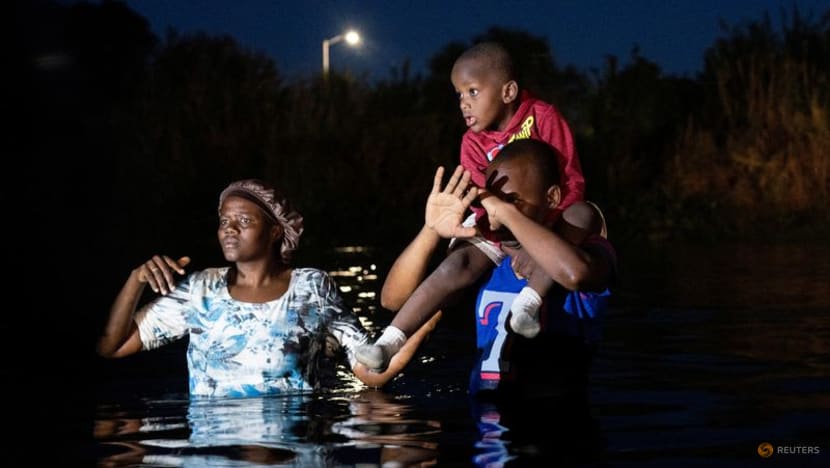 Migrant camp in south Texas dwindles to a few hundred people Migrant camp in south Texas dwindles to a few hundred people