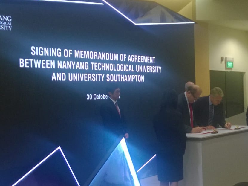 Signing of the Memorandum of Agreement between Nanyang Technological University and University Southampton. Photo: Robin Choo