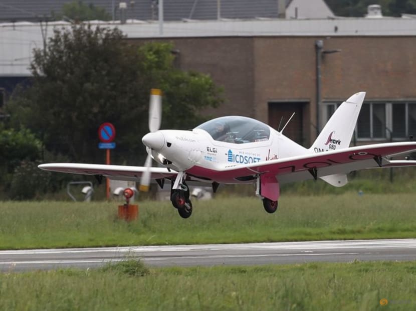 Teenager takes to the skies on round-the-world record bid