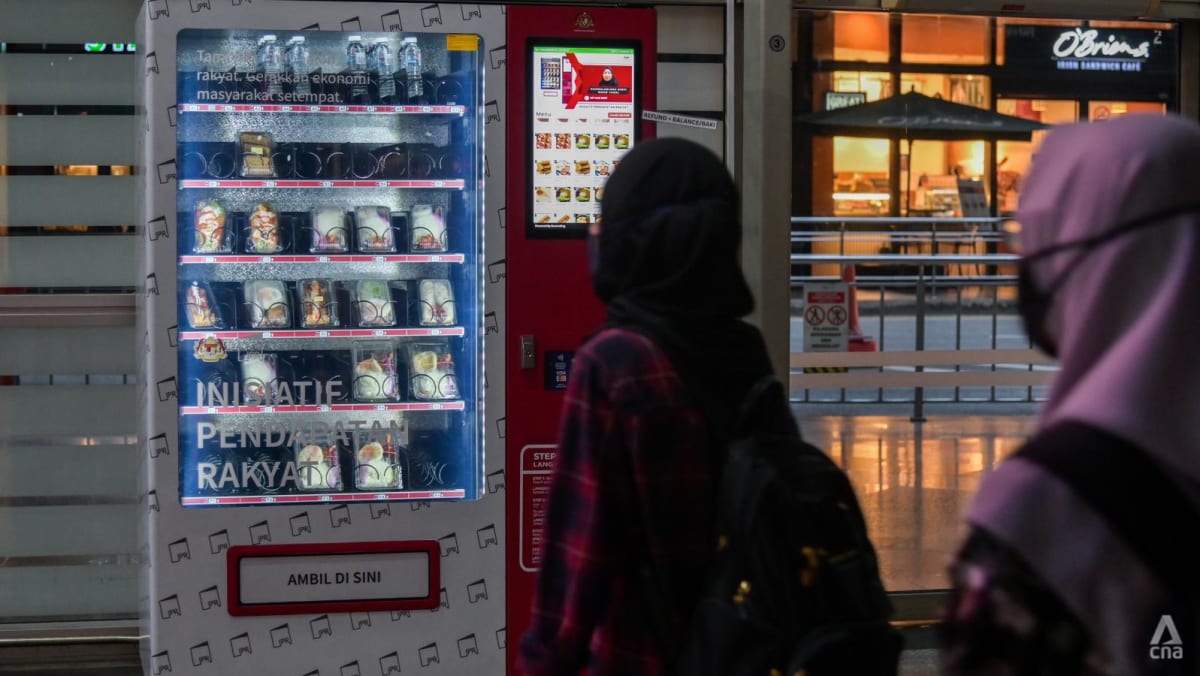 在马来西亚，使用自动售货机进行交易是低收入群体避免施舍的一种方式