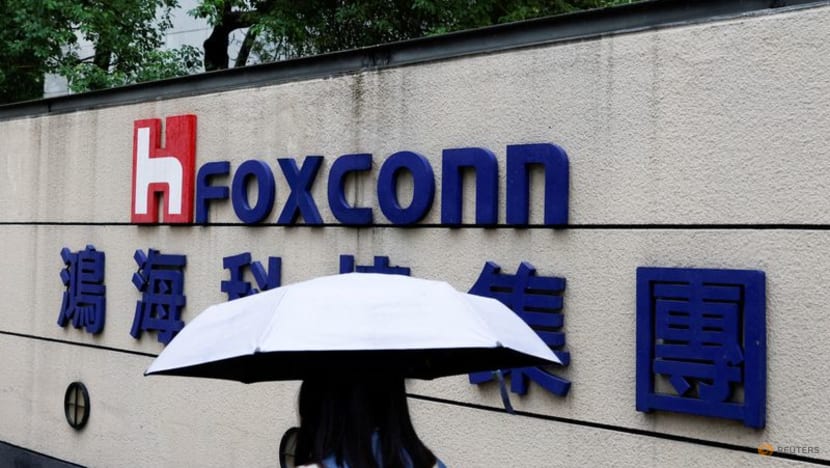Apple supplier Foxconn records 5% rise in Q3 profit, sees flattish Q4 Apple supplier Foxconn records 5% rise in Q3 profit, sees flattish Q4