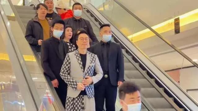 4保镖护送排场大　黎耀祥商演现场却冷清