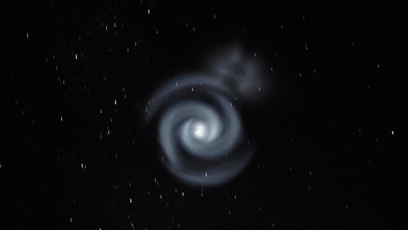 Blue light spiral in New Zealand night sky stun stargazers Blue light spiral in New Zealand night sky stun stargazers