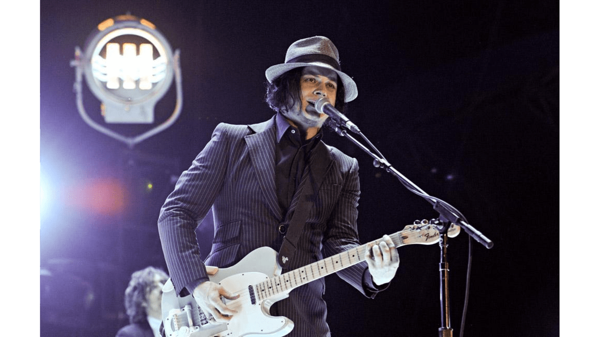 Jack White's preshow frenzy 8days