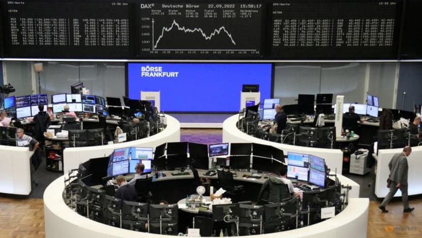 Stocks tumble, dollar soars and bonds plunge as recession fears grow Stocks tumble, dollar soars and bonds plunge as recession fears grow