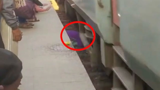 意外落轨火车驶过 印度母亲肉身护儿逃一劫
